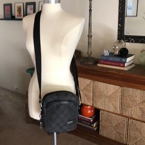 Tumi cross body signature black travel bag